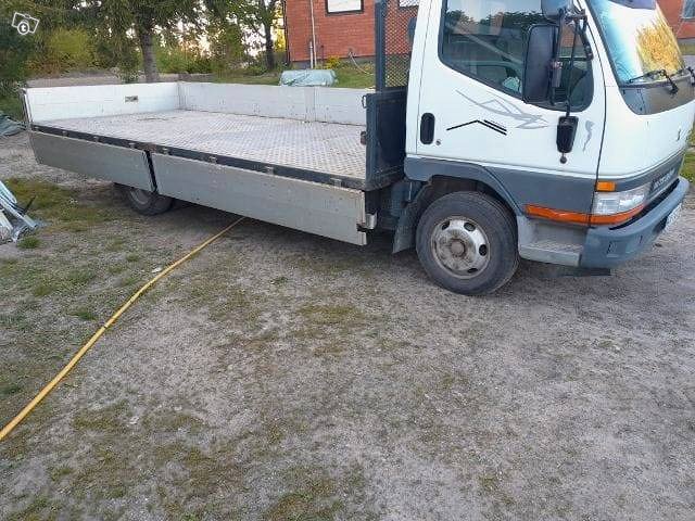 Mitsubishi Canter kuorma-auto 2