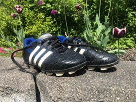 Lasten Adidas Nappikset koko 31, Jalkapallo, Urheilu ja ulkoilu, Turku, Tori.fi Lasten Adidas Nappikset koko 31, Jalkapallo, Urheilu ja ulkoilu, Turku, Tori.fi