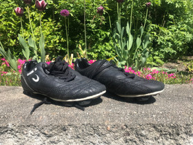 Lasten nappikset, koko 30, Jalkapallo, Urheilu ja ulkoilu, Turku, Tori.fi Lasten nappikset, koko 30, Jalkapallo, Urheilu ja ulkoilu, Turku, Tori.fi