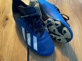 Adidas nappikset 32, Jalkapallo, Urheilu ja ulkoilu, Turku, Tori.fi Adidas nappikset 32, Jalkapallo, Urheilu ja ulkoilu, Turku, Tori.fi