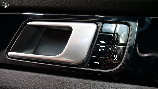 Porsche PANAMERA 16