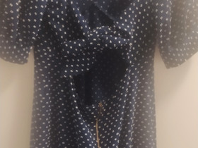 Sinivalkoinen Closet mekko L uk 16, Vaatteet ja kengät, Loppi, Tori.fi Sinivalkoinen Closet mekko L uk 16, Vaatteet ja kengät, Loppi, Tori.fi