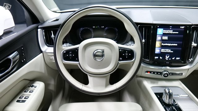 Volvo XC60 11