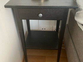 Hemnes yöpöytä, Pöydät ja tuolit, Sisustus ja huonekalut, Espoo, Tori.fi Hemnes yöpöytä, Pöydät ja tuolit, Sisustus ja huonekalut, Espoo, Tori.fi