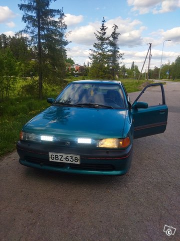 Mazda 323, kuva 1