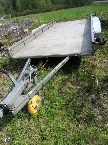 Rostersta valmistettu autotrailer, kuva 1