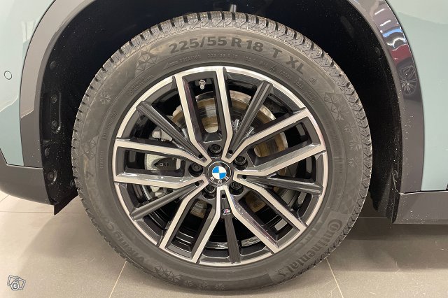 BMW IX1 11