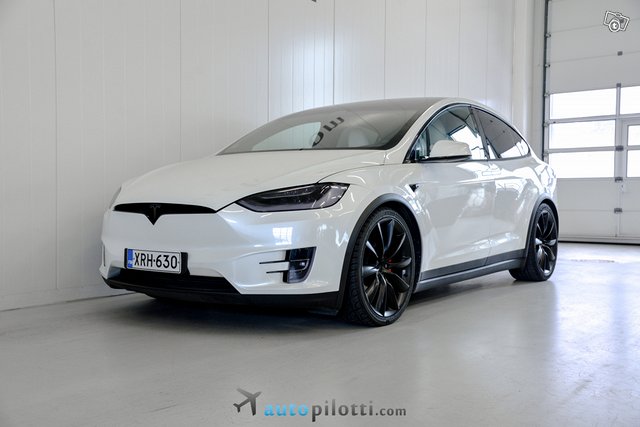 Tesla Model X 2