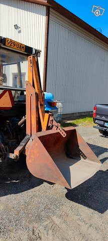 Traktorin hydraulinen takakuormain, kuva 1