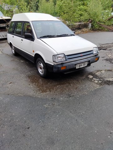 Mitsubishi Space Wagon, kuva 1