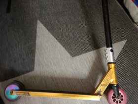 Custom scootti, Rullaluistelu ja skeittaus, Urheilu ja ulkoilu, Järvenpää, Tori.fi Custom scootti, Rullaluistelu ja skeittaus, Urheilu ja ulkoilu, Järvenpää, Tori.fi