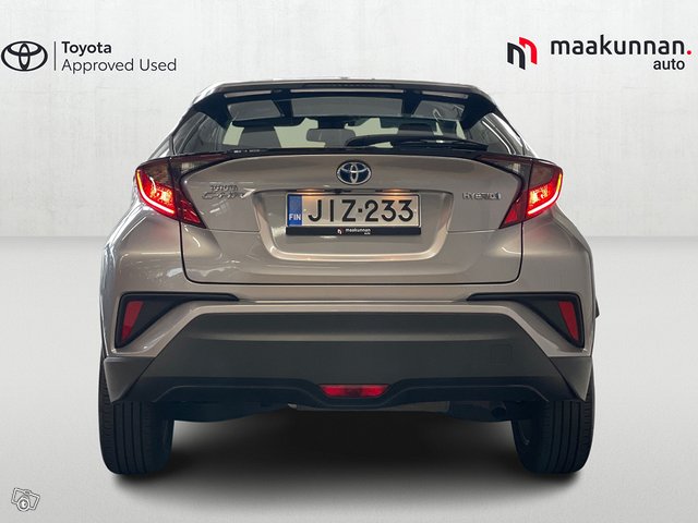 TOYOTA C-HR 4