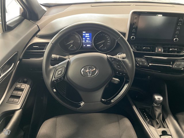 TOYOTA C-HR 12