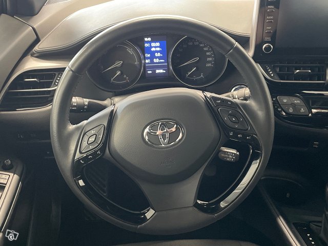 TOYOTA C-HR 14