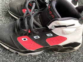Jordan koripallo kengät (40)koko, Muu urheilu ja ulkoilu, Urheilu ja ulkoilu, Jyväskylä, Tori.fi Jordan koripallo kengät (40)koko, Muu urheilu ja ulkoilu, Urheilu ja ulkoilu, Jyväskylä, Tori.fi
