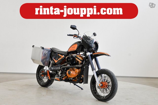 Harley-Davidson XL 883C 1