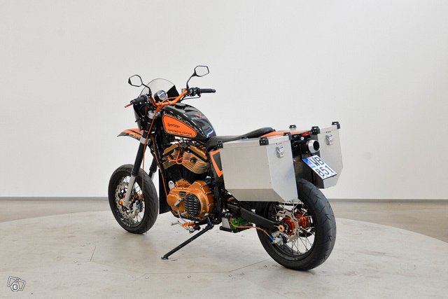 Harley-Davidson XL 883C 5