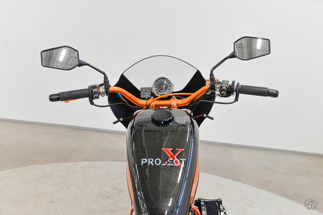 Harley-Davidson XL 883C 9