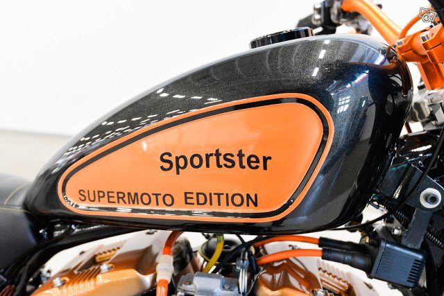 Harley-Davidson XL 883C 16