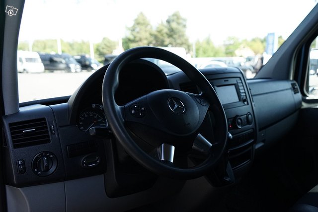 Mercedes-Benz Sprinter 9