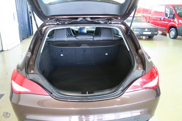 Mercedes-Benz CLA 5