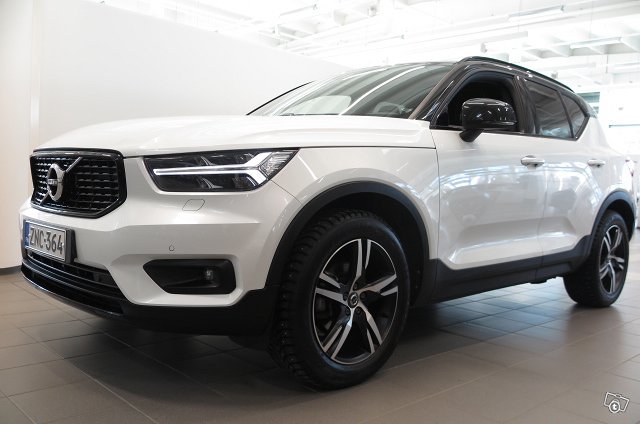VOLVO XC40