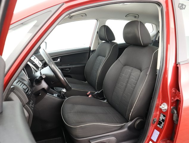 Kia Venga 8