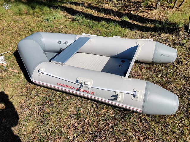 Kumivene (Hydro Force Caspian), kuva 1