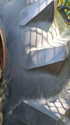 DUNLOP traktorin renkaat 2kpl, kuva 1