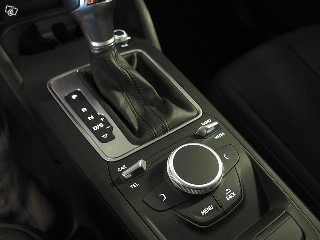 AUDI Q2 22