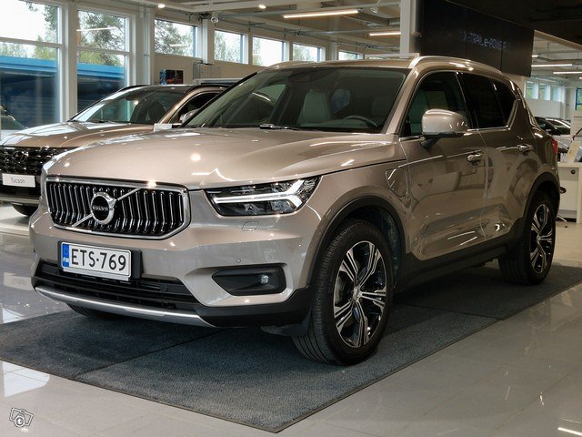 VOLVO XC40