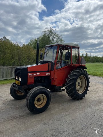 Valmet 604 etukuormain+ketjut, kuva 1