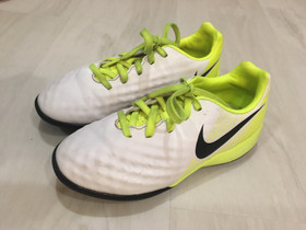 Nike MagistaX jalkapallokengät, koko ( 30 -) 31, Jalkapallo, Urheilu ja ulkoilu, Loimaa, Tori.fi Nike MagistaX jalkapallokengät, koko ( 30 -) 31, Jalkapallo, Urheilu ja ulkoilu, Loimaa, Tori.fi
