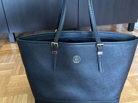 Tommy Hilfiger laukku, Laukut ja hatut, Asusteet ja kellot, Tampere, Tori.fi Tommy Hilfiger laukku, Laukut ja hatut, Asusteet ja kellot, Tampere, Tori.fi