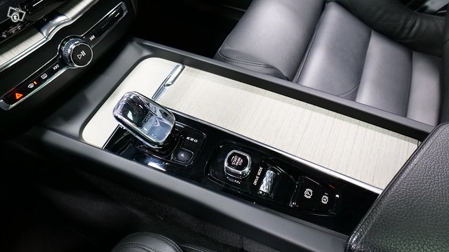 Volvo XC60 8