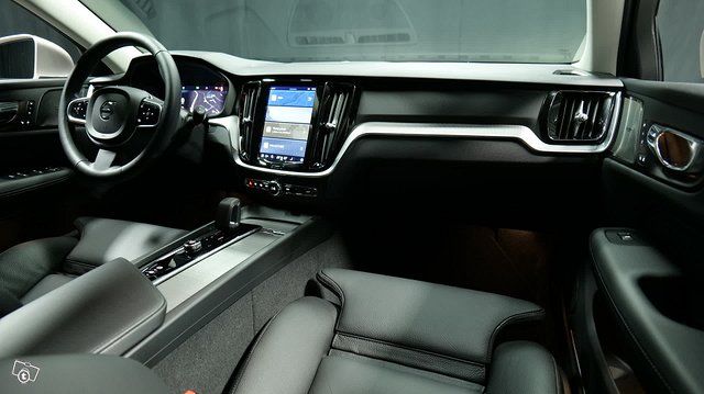 VOLVO V60 16