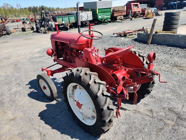 Massey Harris traktori 4