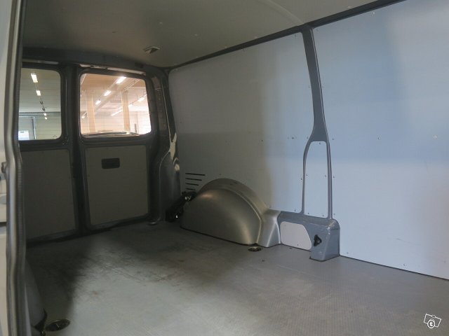 VOLKSWAGEN TRANSPORTER 13