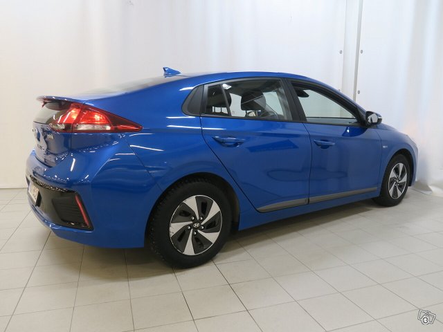 HYUNDAI IONIQ HYBRID 7