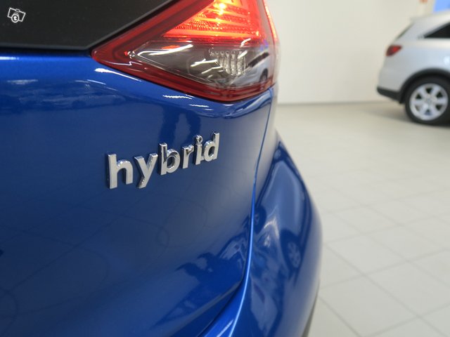 HYUNDAI IONIQ HYBRID 12