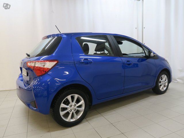 TOYOTA YARIS 4