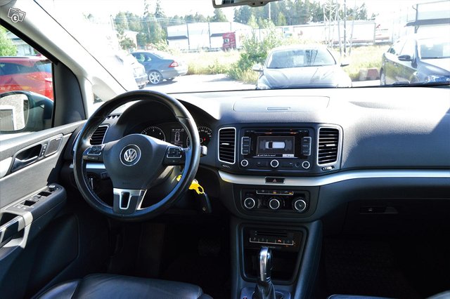 Volkswagen Sharan 9