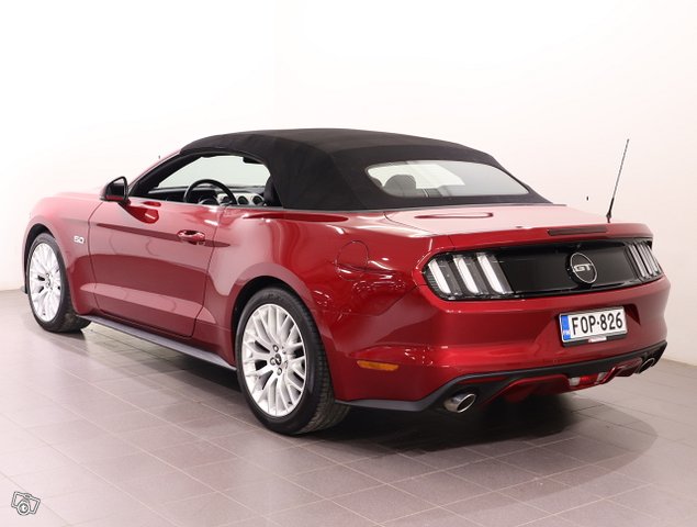 Ford Mustang 4