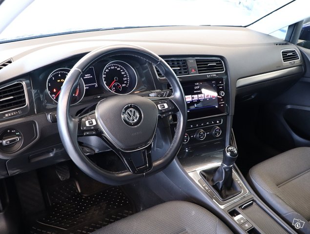 Volkswagen Golf 10