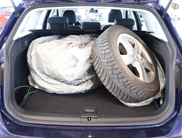 Volkswagen Golf 16