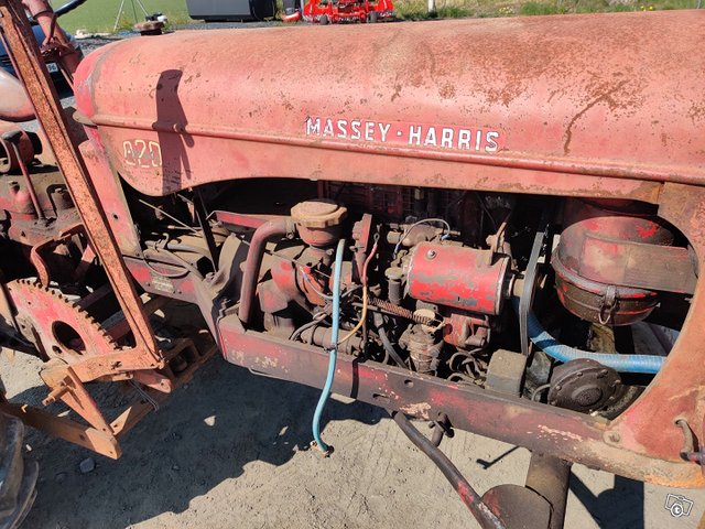 Massey Harris 820D traktori - VIDEO 8