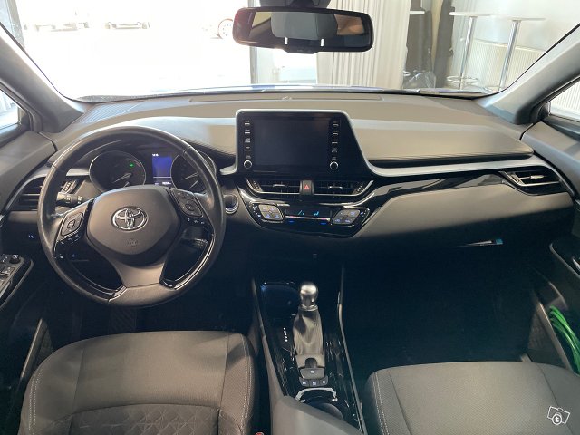 TOYOTA C-HR 10