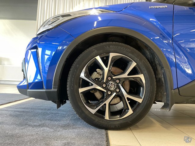 TOYOTA C-HR 18