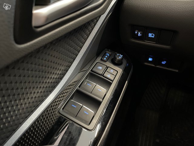 TOYOTA C-HR 19
