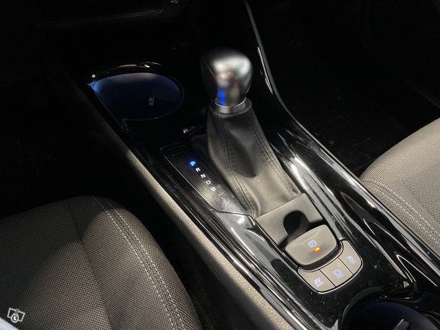 TOYOTA C-HR 21
